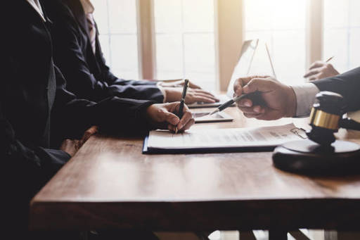 Crisis familiares Abogados humanos y acuerdos pact