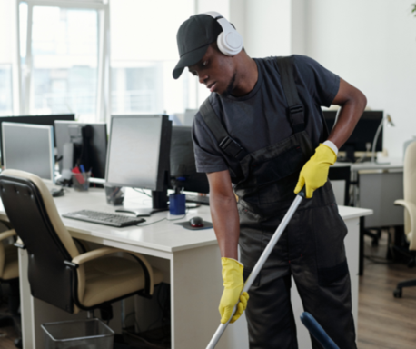 COMMERCIAL CLEANING DES PLAINES.png