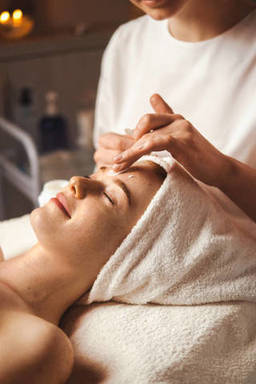Glowing Skin Awaits Dive into Luxury with Chicago'