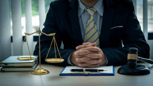 Abogados comprometidos con justicia y equidad.jpg